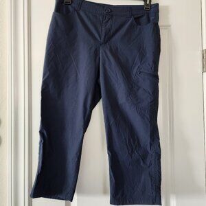 Eddie Bauer Women's NAVY blue capri pants size 8.  ITEM 1124252P